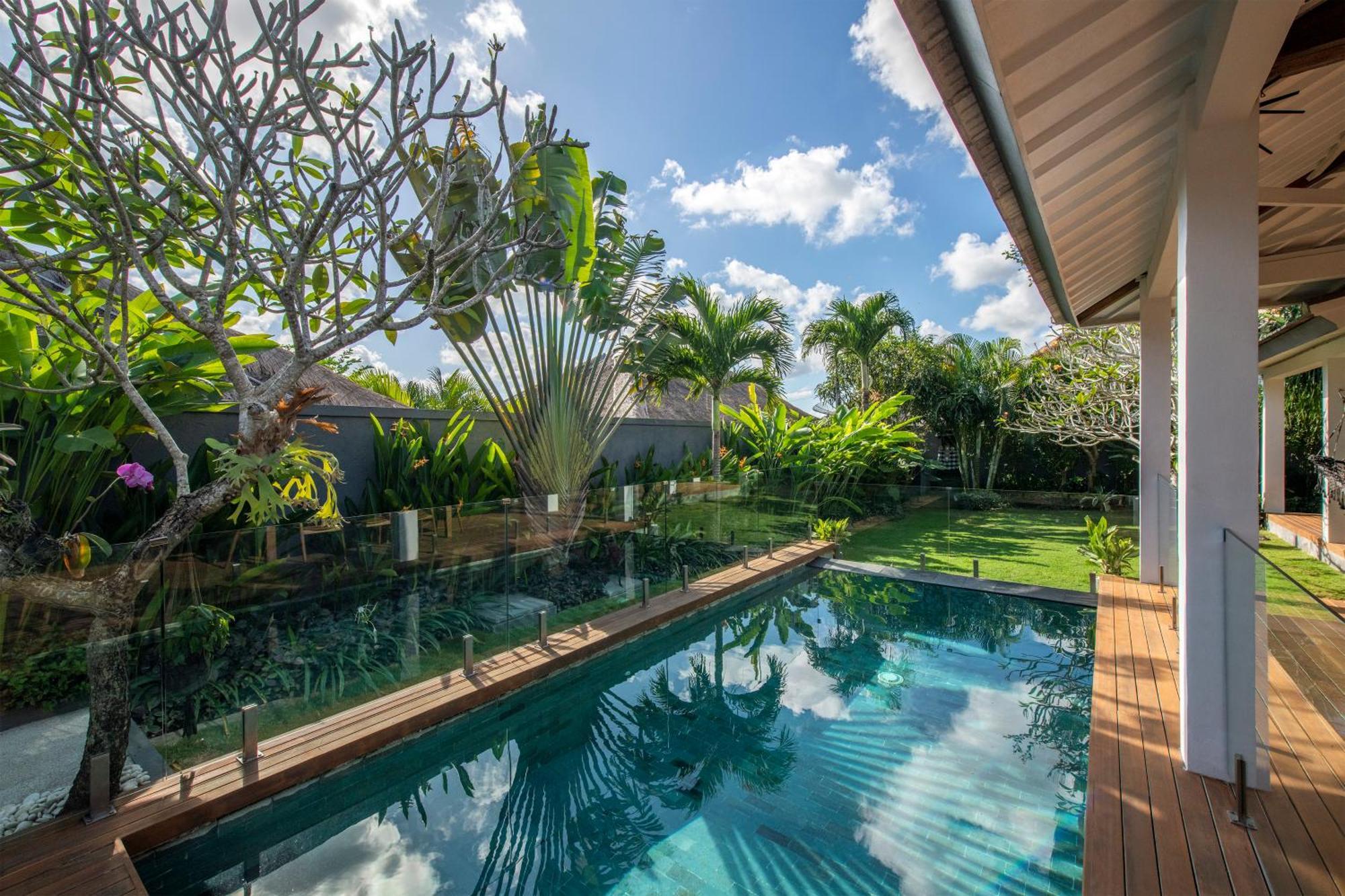 Elegant Living, Secure Swimming! 4br Modern *