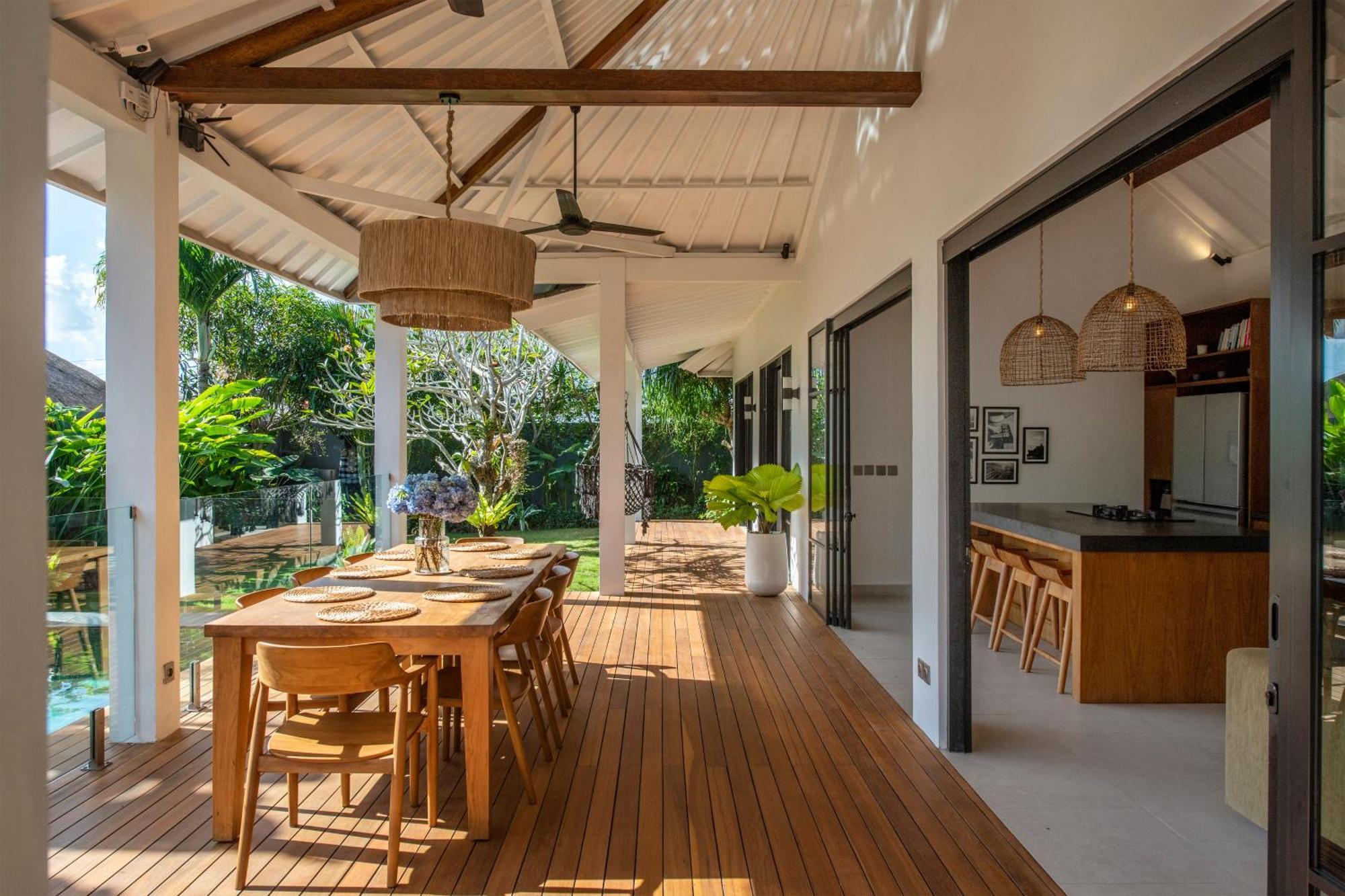 Elegant Living, Secure Swimming! 4br Modern