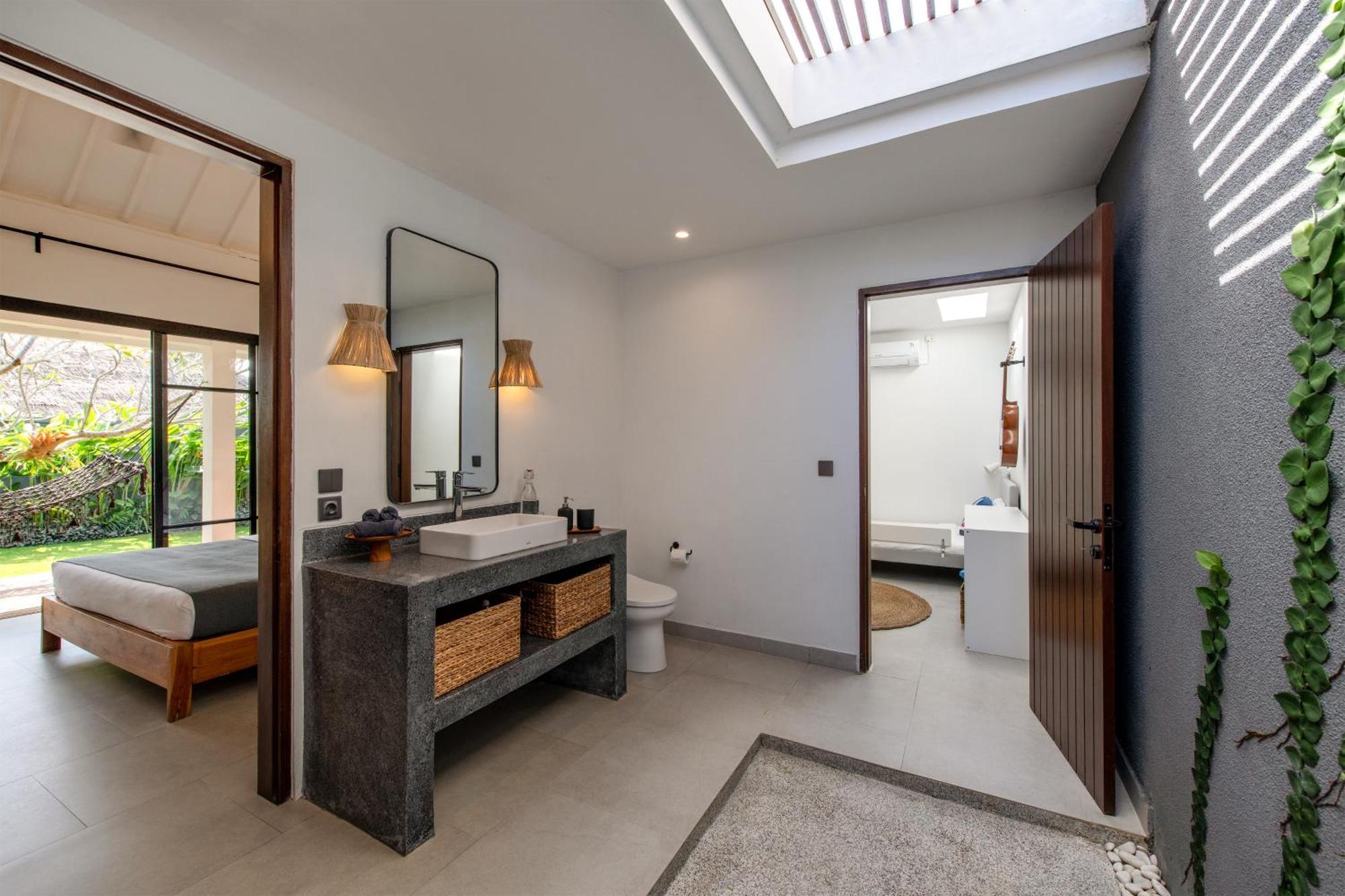 Elegant Living, Secure Swimming! 4br Modern विला